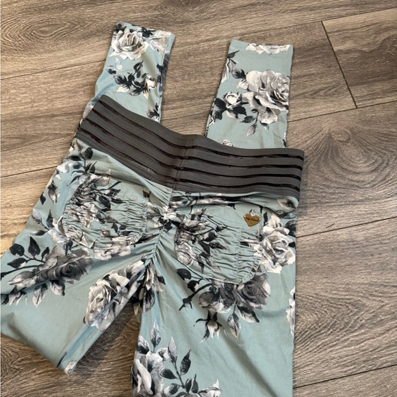 Cute Booty Lounge Floral Women's Pants Leggings Scrunch Butt Size 2XL - Picture 1 of 4